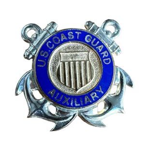 Vintage US Coast Guard Auxiliary Pin Military Collectible